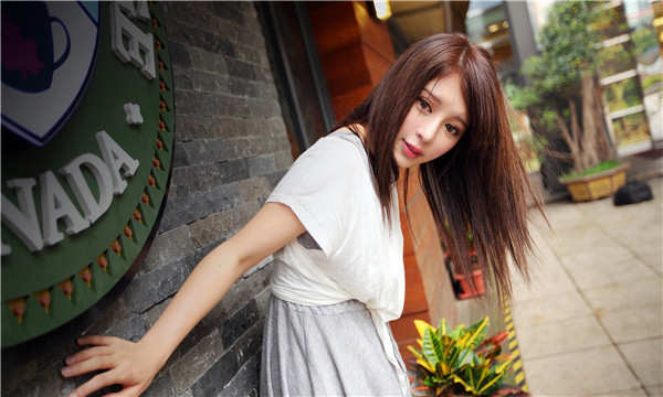 娄星想找一个女性生孩子给报酬-｛找个女人生孩子多少钱｝